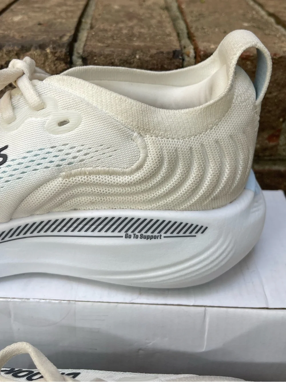 Brooks Adrenaline GTS 25 Women’s 10 White Silver Running Shoes No Insoles